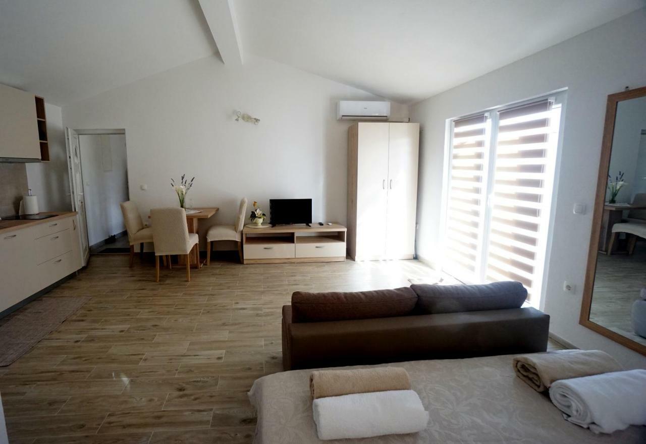 Apartments Sanja Jezera Luaran gambar
