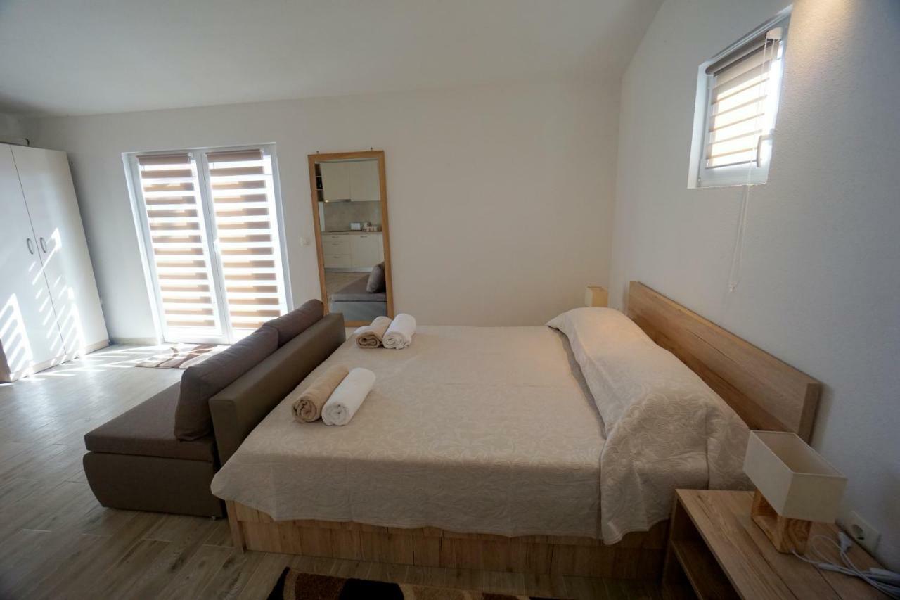 Apartments Sanja Jezera Luaran gambar