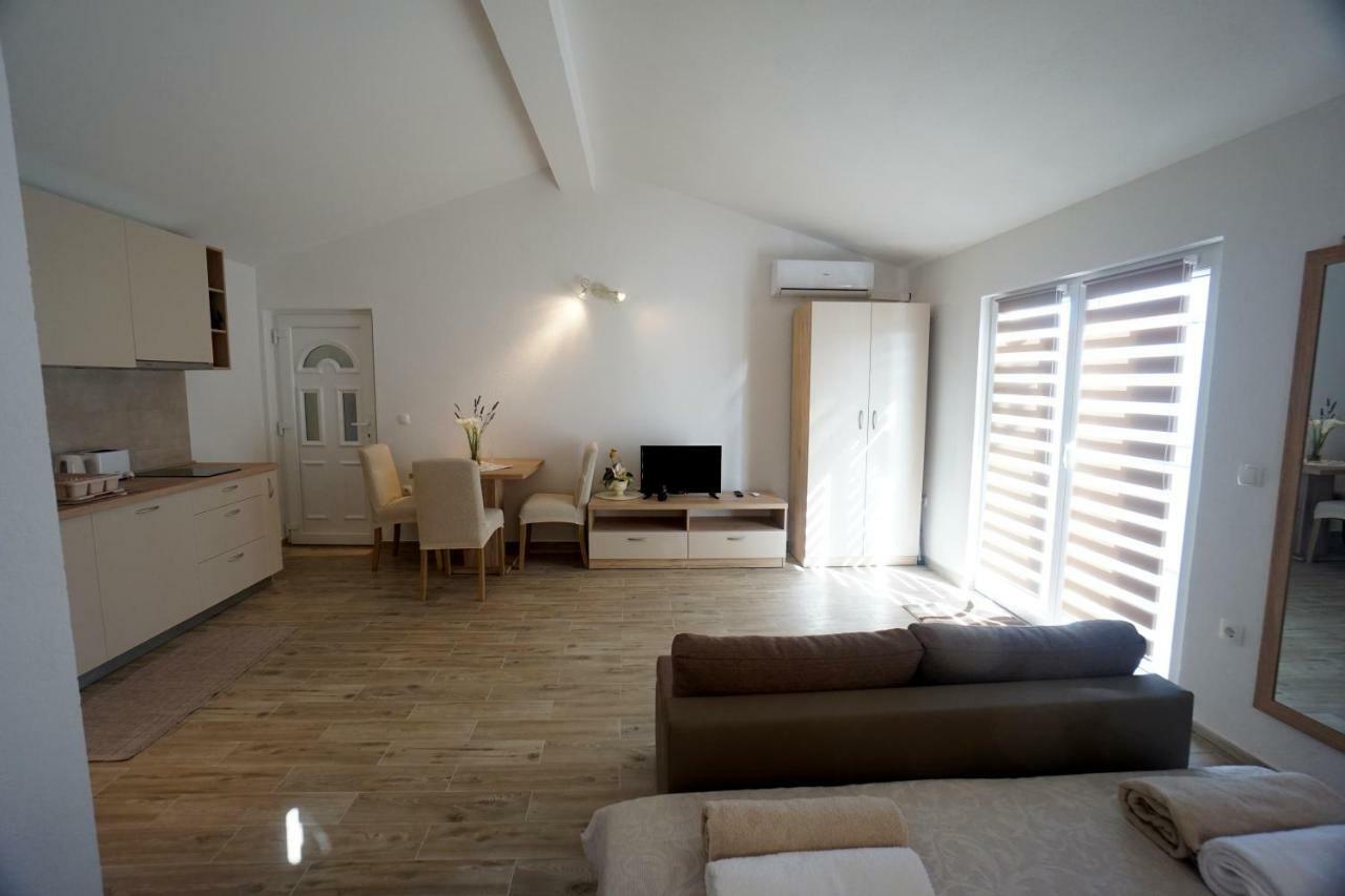 Apartments Sanja Jezera Luaran gambar