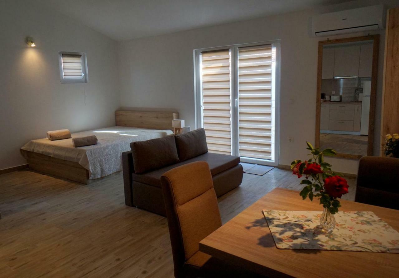 Apartments Sanja Jezera Luaran gambar